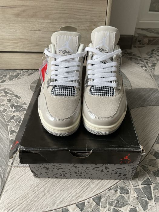 Jordan 4 frozen moments marimea 40