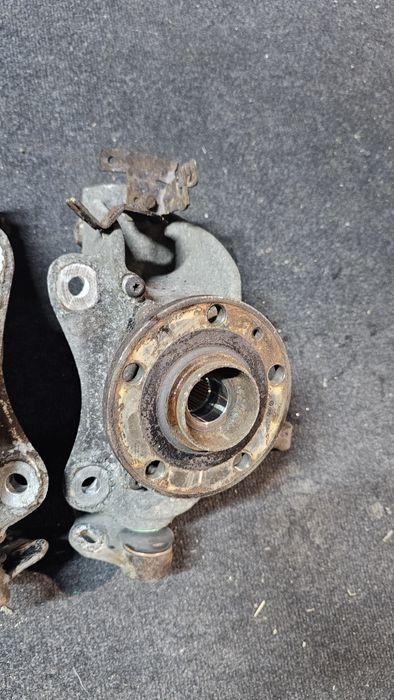 fuzeta fata stanga dreapta audi tt 8j

stare buna
se vinde exact cum e