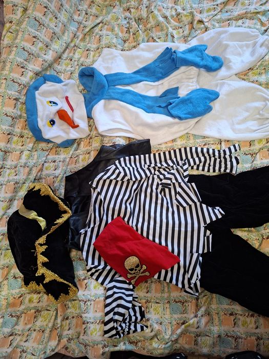 Продам два новогодних костюма