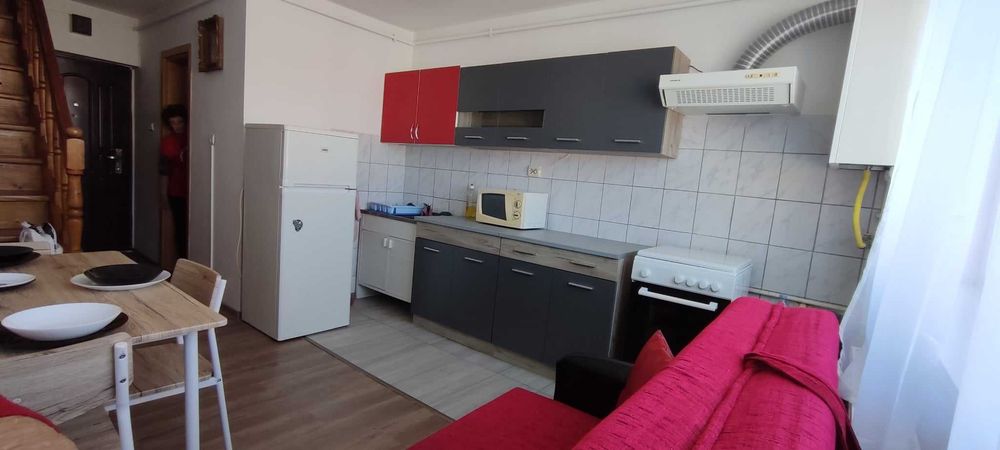 Inchiriez apartament modern, de 3 camere la mansarda, In Terezian