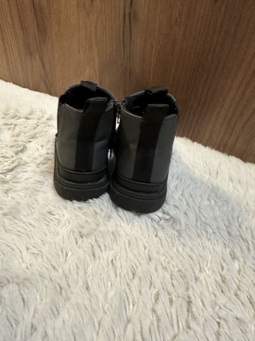 Обувки zara за бебе