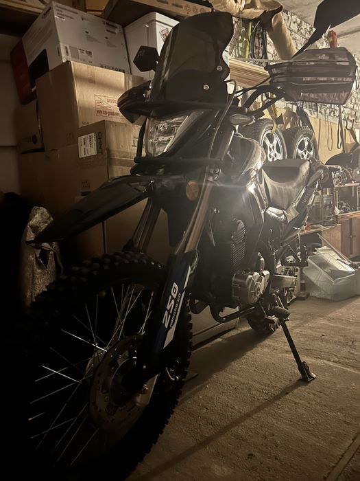 Продам мотоцикл yaqi