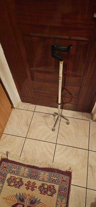 baston tripod  reglabil sustinere seniori