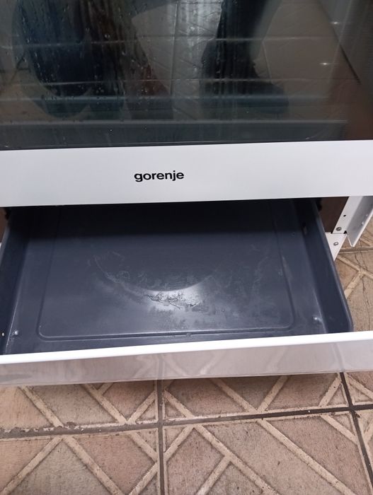 Свободно стояща печка с керамичен плот Gorenje 2 години гаранция!