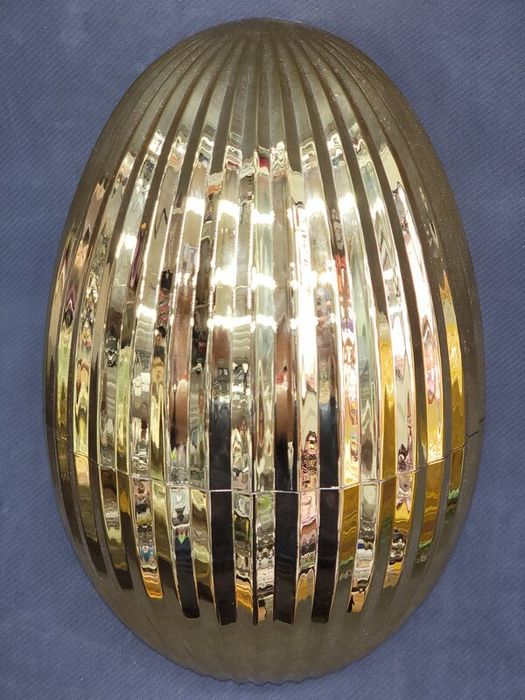 Набор столовых приборов в яйце