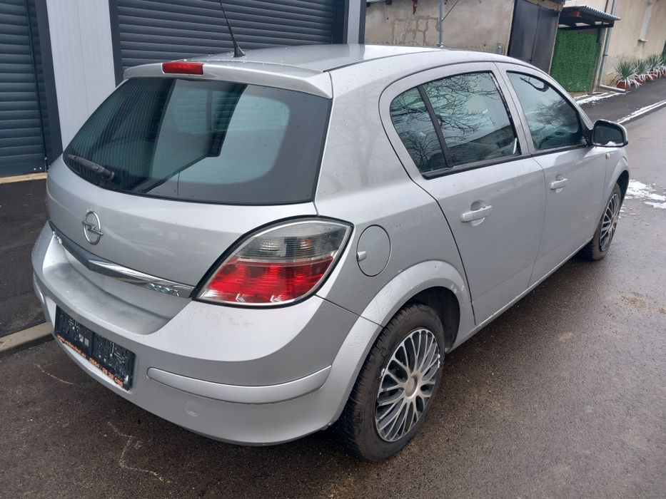 Opel Astra H 1.4- 90кс./2010/ - на части