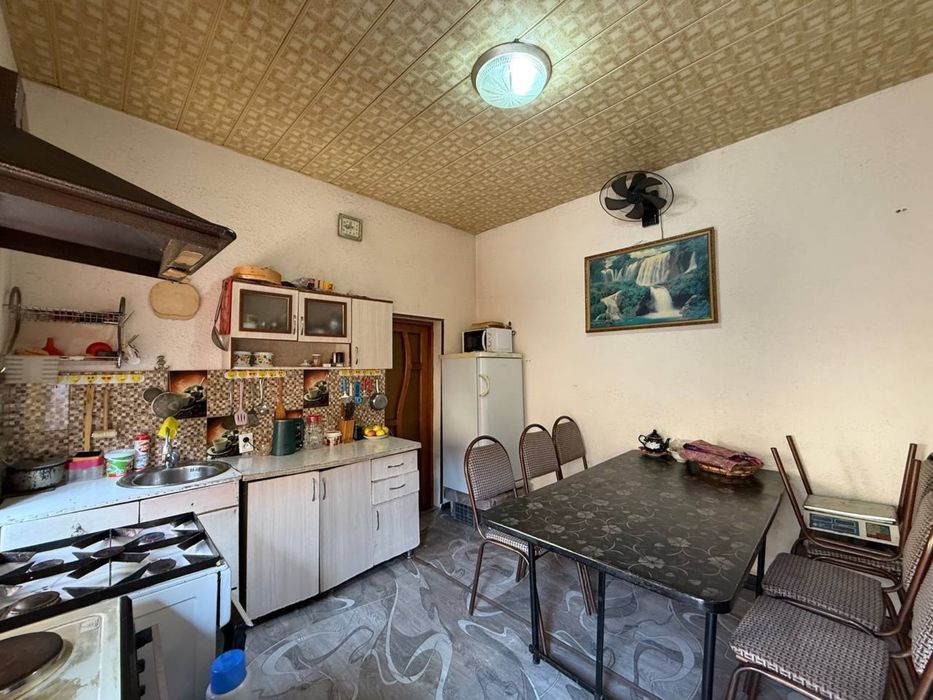 2 sotixli tayyor hovli ko‘plab jihozlari bilan birga sotiladi.