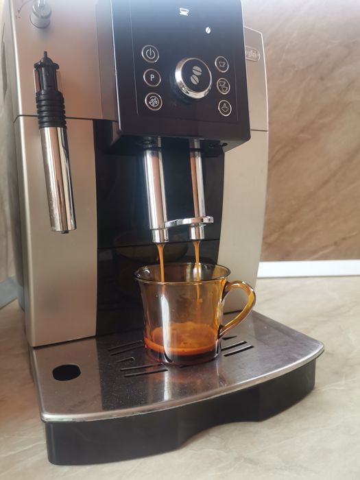 Кафемашина кафеавтомат Delonghi magnifica Ecam 24.210. SB