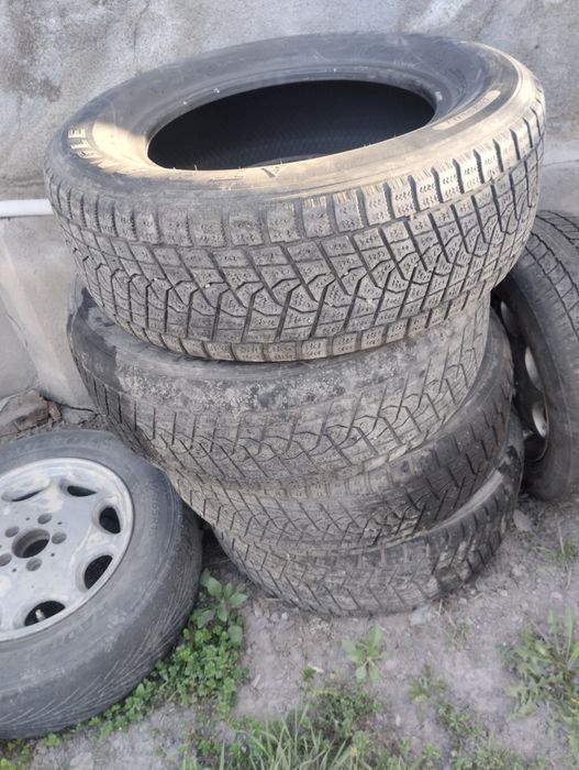 балон зимний в хорошем состоянии в Лексусе стояла