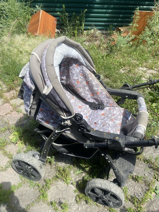 Коляска детская серая