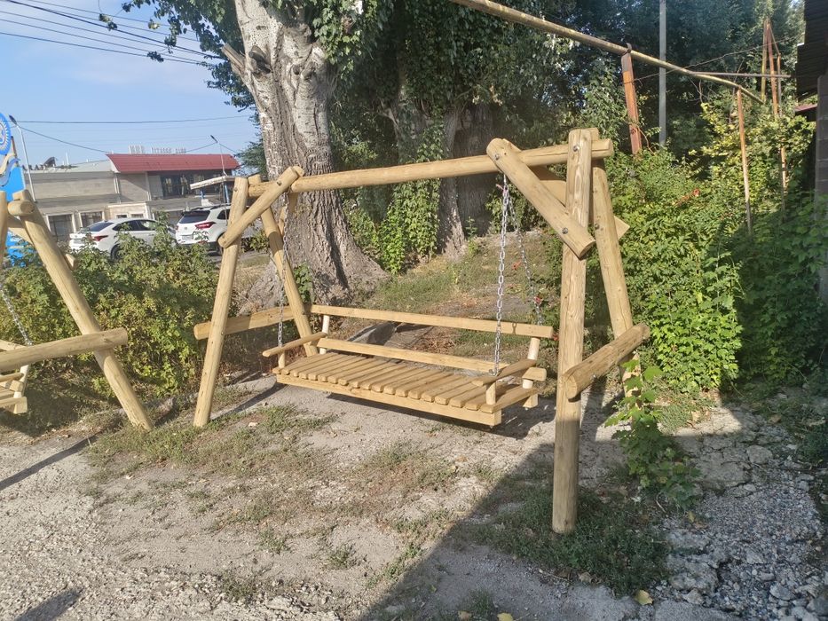 Качели садовые сруб