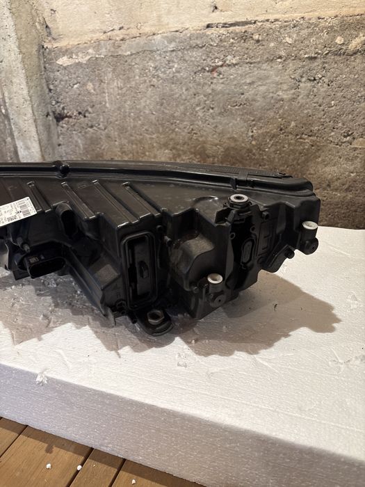 Десен фар Skoda Octavia 4