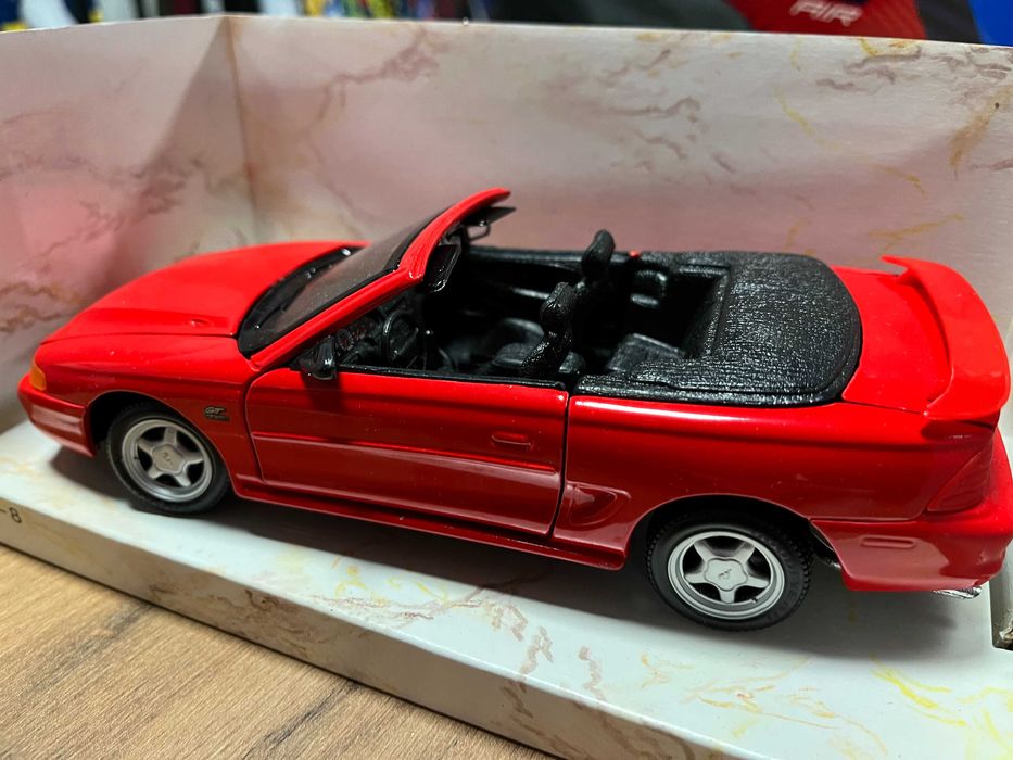Метална колекционерска количкa FORD EXPLORER/MUSTNAG 1992г.Maisto 1:24