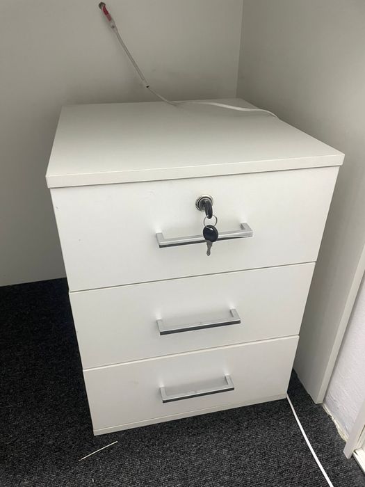 Ресепшн с Тумбой вместе можно .