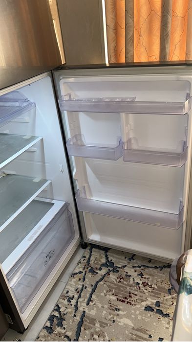 Продам холодильник SAMSUNG в отличном состоянии.