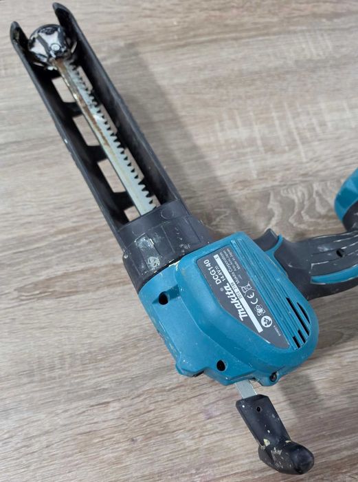 Акумулаторен пистолет за силикон Makita DCG140