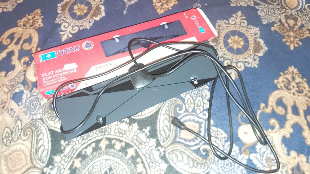 Телевизор и кабель