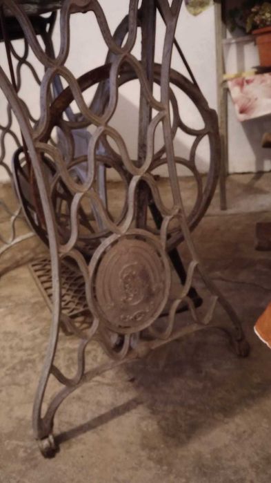 Masina de Cusut Singer antica din anu 1820 adusa din Rusia acum 30 ani