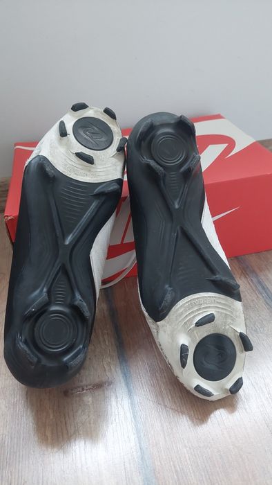 Футболни обувки Nike Phantom 45