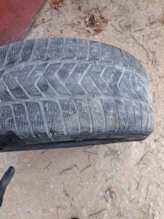 Продам покрышки зимние