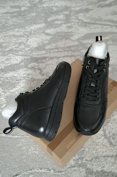 Продам зимние кроссовки