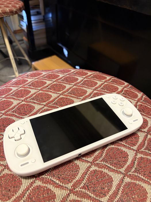 Consolă Retroid Pocket 5 AMOLED (8GB RAM / 128GB) - Garanție eMAG 19 luni