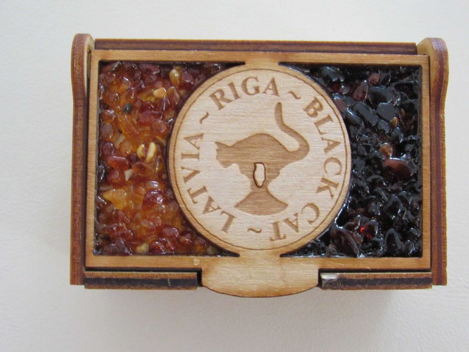 Тоалетна кутия с кехлибар от Рига, Латвия