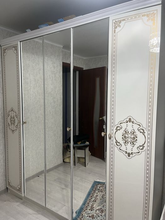 Продам спальный гарнитур с матрасом