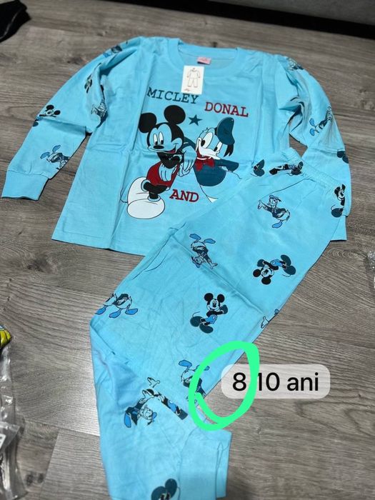 Pijama mickey 8 ani