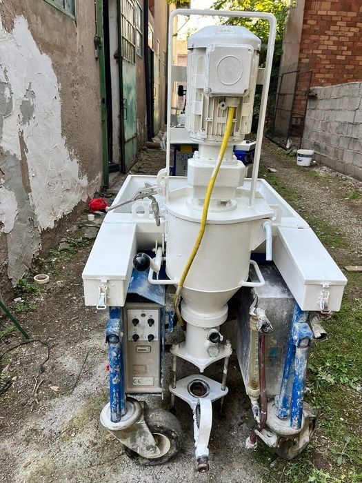 Vând mașină de tencuit