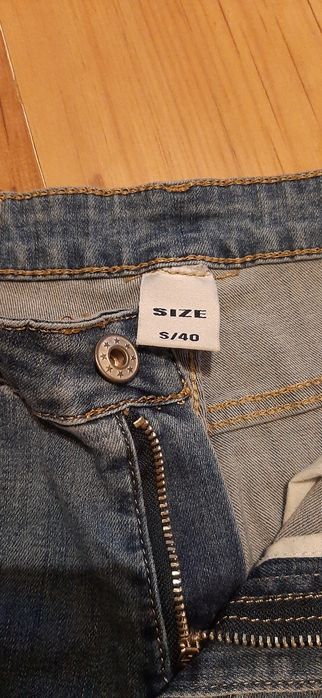 Дамски дънки,много запазени.