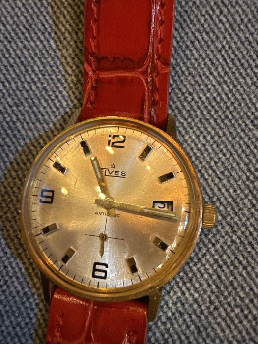 Vand 2 ceasuri ELVES (rusesc ) si Mortima Starmaster(frantuzesc)