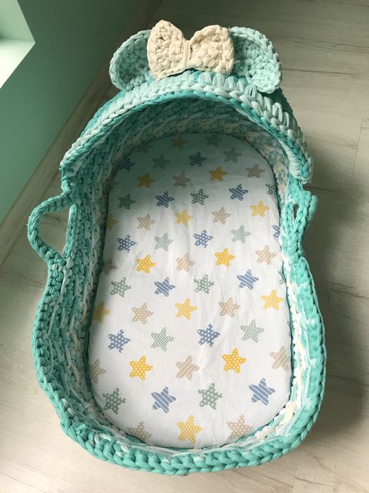 Плетен кош за новородено