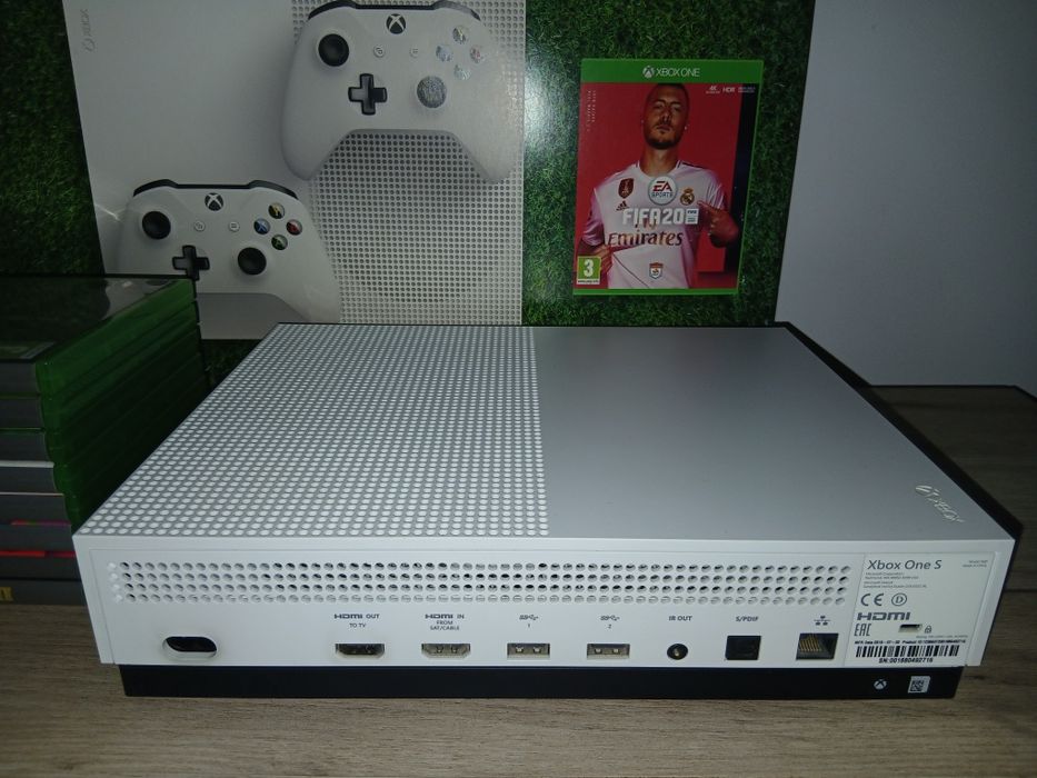 Consolă Xbox One S 1 TB Pachet Complet + 8 Jocuri