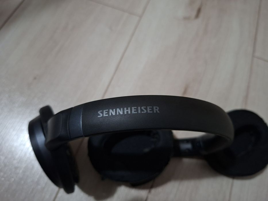 Vand casti over the ear  Sennheiser HD 4.40BT