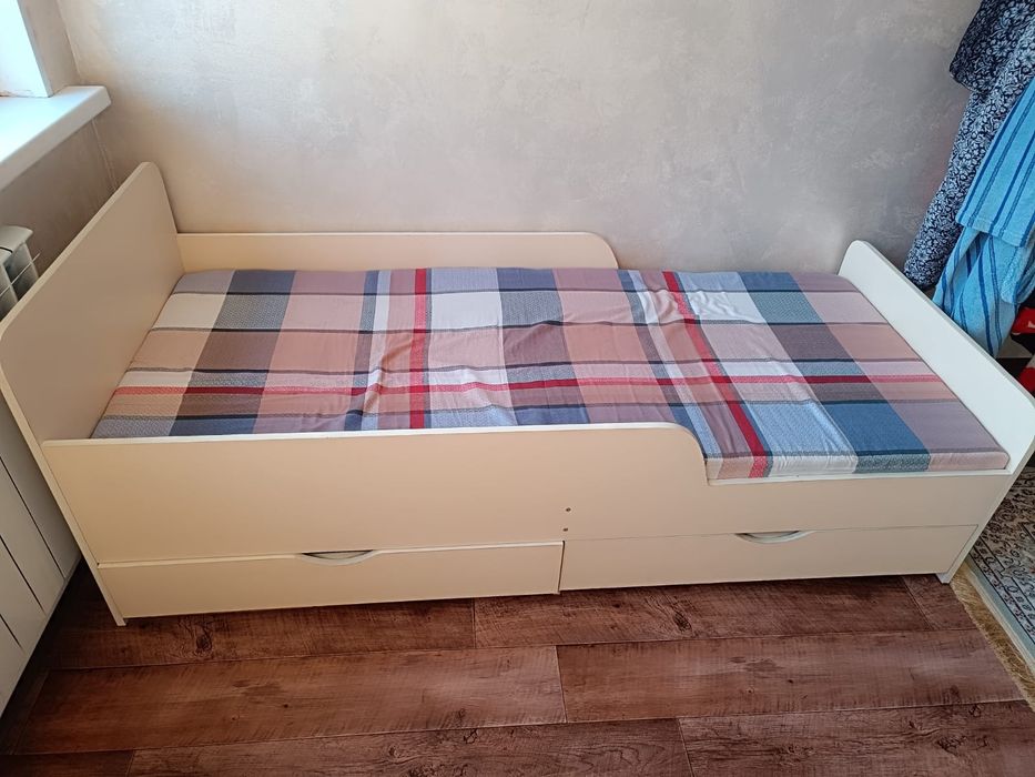 Продам кровать состояние идеальное.