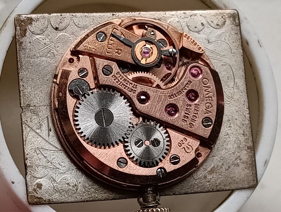 Ceas Omega aur 14K Amanet BKG