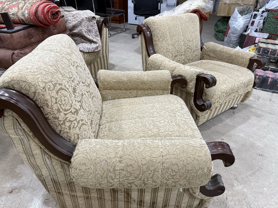 Комплект диван и кресла для гостинной.