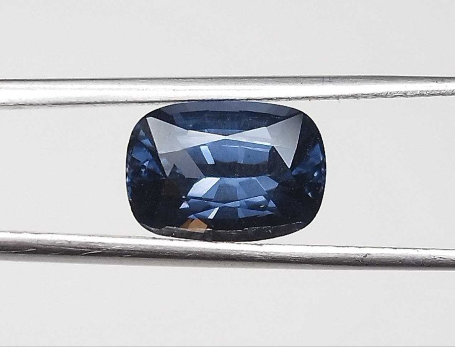 Рядък цвят шпинел 2.20кт! GIA сертификат! НОВ!