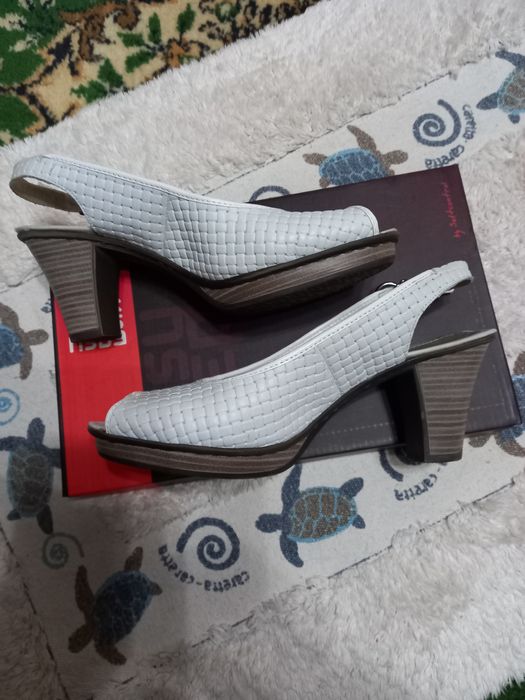 Босоножки женские