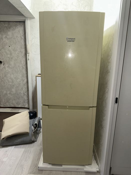 Холодильник Hotpoint-Ariston в отличном состоянии!