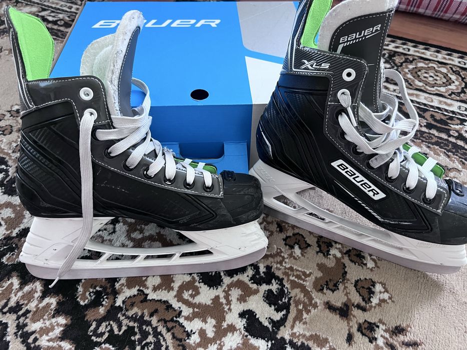 Продам коньки Bauer