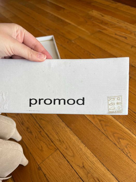 Боти с ток от естествен велур на Promod