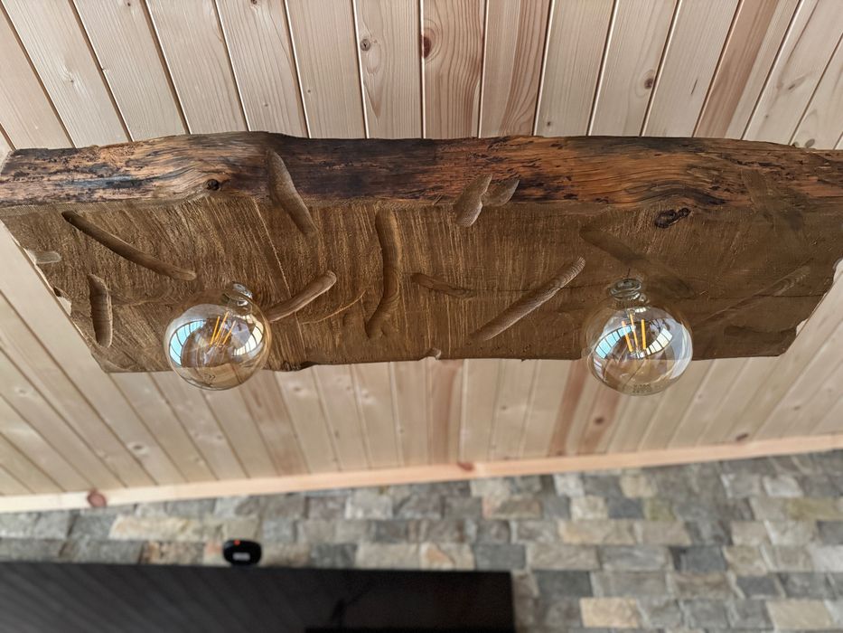 Ръчно изработен полилей от масивно дърво