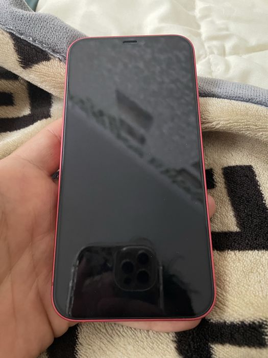 Iphone 12.