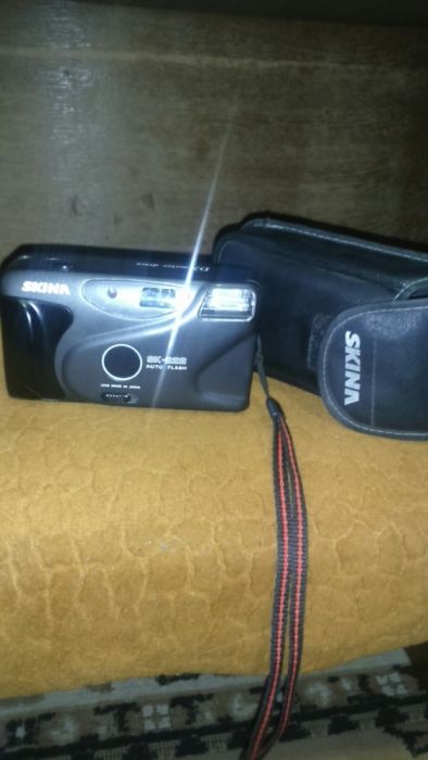 Пленочный фотоаппарат. Состояние хорошее, рабочий..