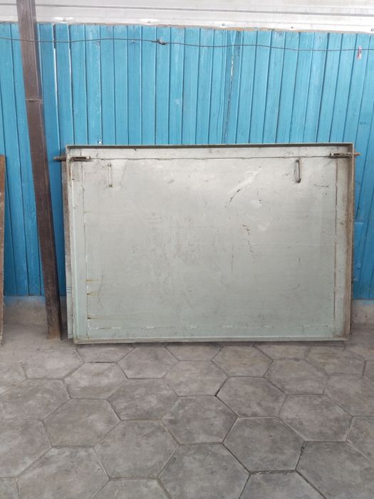 Продаю гаражные ворота.