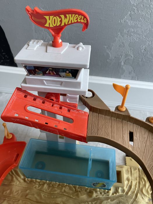 Акула трэк hotweels