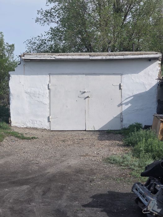 Продаётся гараж на две машины