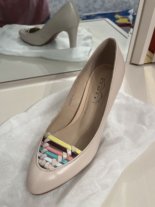 Продам туфли новые размер 34 , кожа